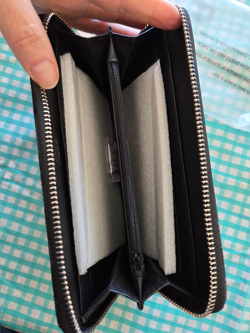 Checkered Wallet - Picture 2 of 7